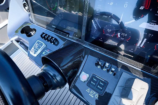 Яхта Princess R35 2021 17