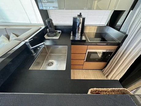 Яхта Ferretti 550 2016 5