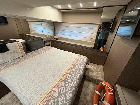 Яхта Ferretti 550 2017 12