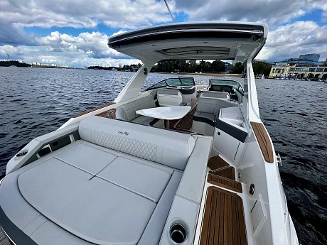 Яхта Sea Ray 310 SLX 2024 8