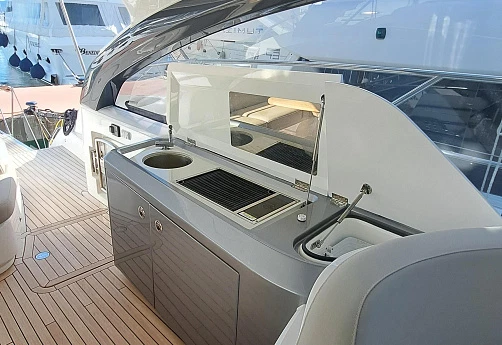 Яхта Princess V50 2023 4