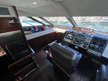 Яхта Fairline Squadron 65 2017 14