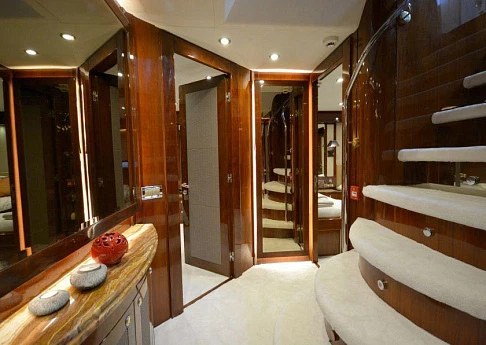 Яхта Sunseeker 30M 2010 12