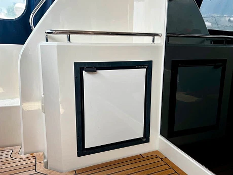 Яхта Riviera 3600 Sport Yacht 2008 4