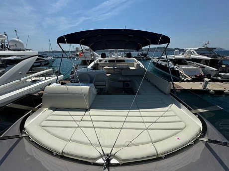 Sunseeker Manhattan 66 yacht 2019 5