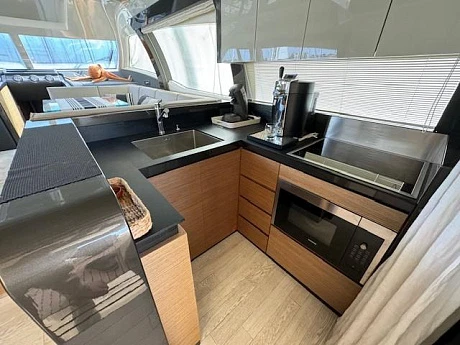 Яхта Ferretti 550 2016 4