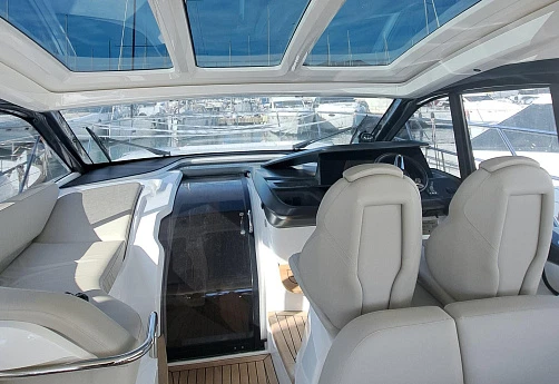 Яхта Princess V50 2023 6