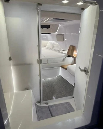 Моторная яхта Axopar BRABUS 37 XC Cross Cabin 2025 7