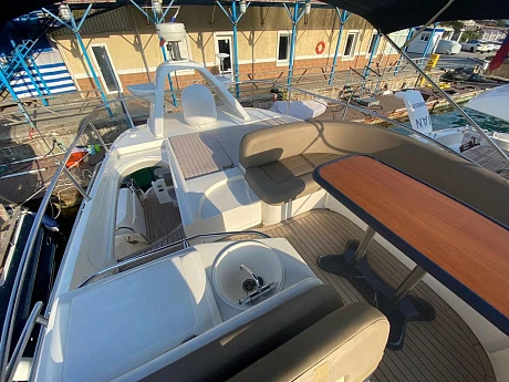 Яхта Sealine T52 2006 7