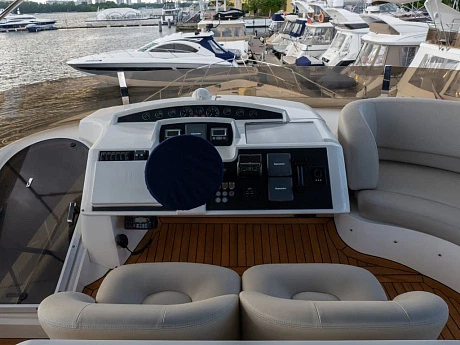 Яхта Princess 67 2008 16