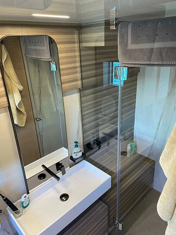 Ferretti 670 yacht 2020 13