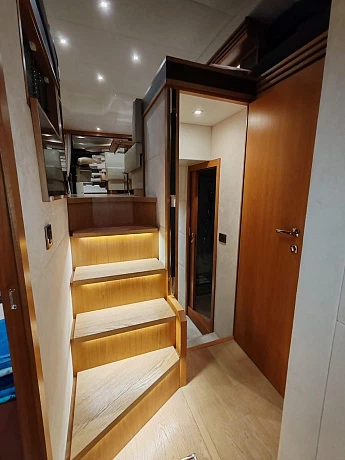 Absolute 52 FLY yacht 2014 11