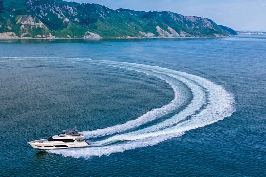 Ferretti 720 yacht 2021 14