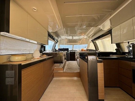 Яхта Ferretti 550 2016 2
