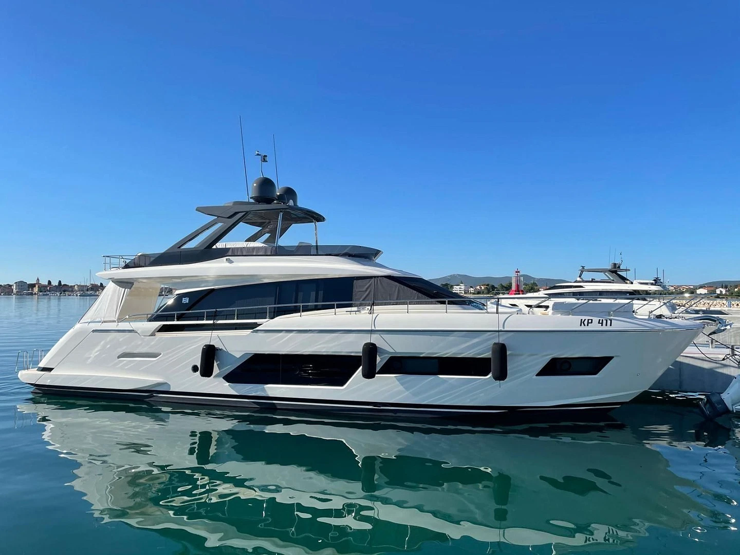 Ferretti 670