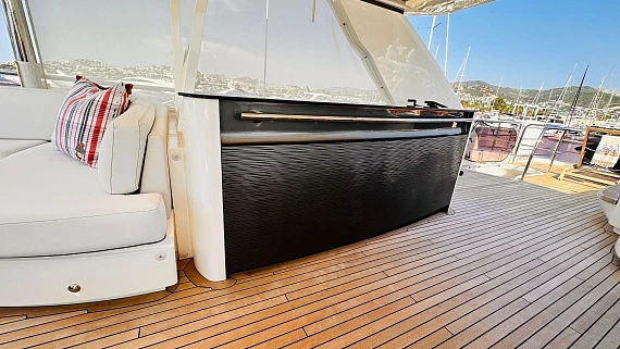 Яхта Princess Flybridge 88 2014 10