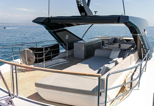 Яхта Sunseeker 88 2022 11