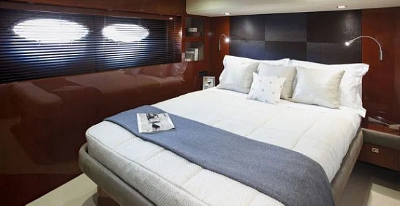 Яхта Princess 72 2013 9