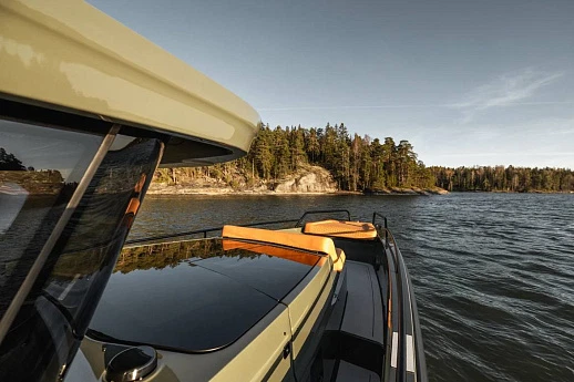 Яхта Axopar Brabus Shadow 900 XC Cross Cabin  5