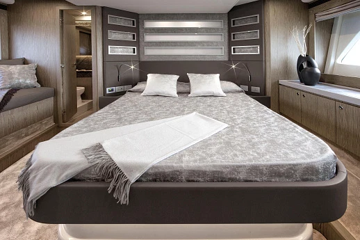 Ferretti 650 yacht 2017 14