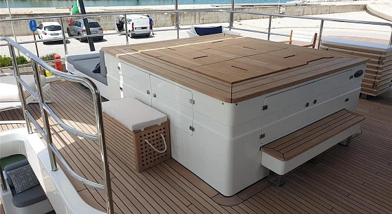 Яхта Benetti Delfino 93 2013 14