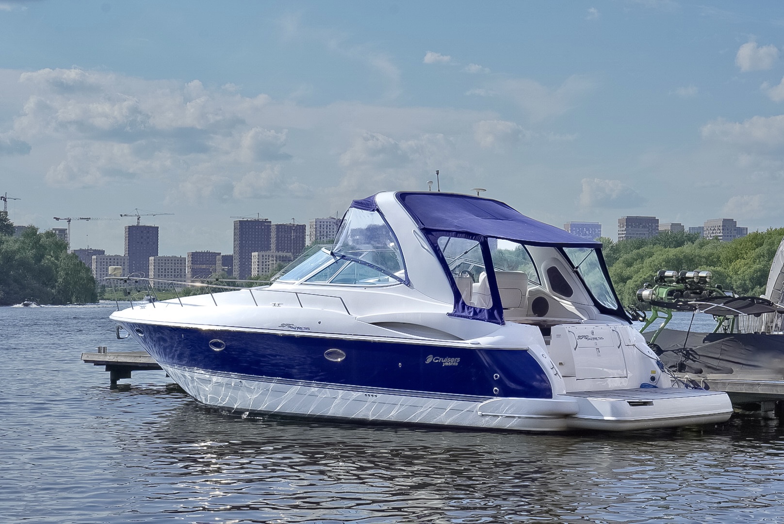 Cruisers Yacht 370 Express