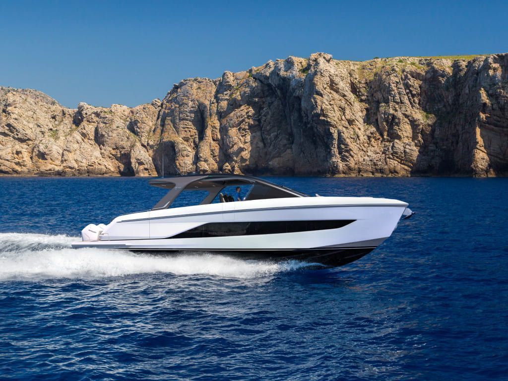 PRINCESS YACHTS ПРЕДСТАВЛЯЕТ НОВУЮ C48 — ЛИНЕЙКА ЯХТ С ЦЕНТРАЛЬНОЙ КОНСОЛЬЮ