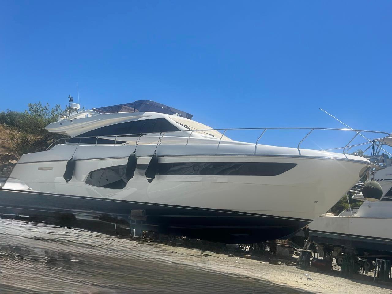 Ferretti 650