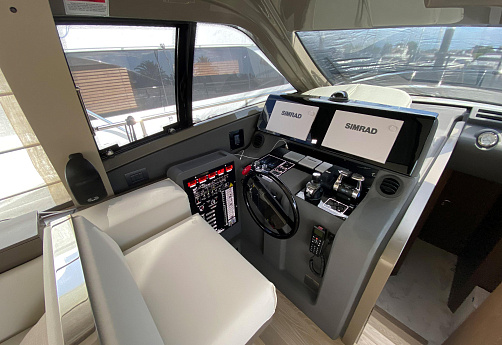 Яхта Ferretti 550 2021 15