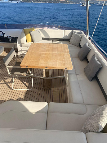 Яхта Princess Flybridge 72 2014 7