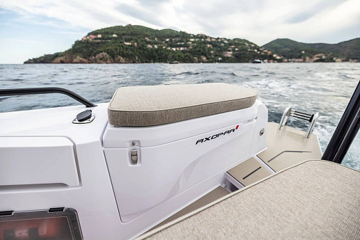 Яхта Axopar 37 XC Cross Cabin  11