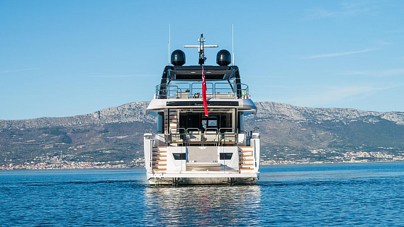 Яхта Sunseeker 88 2024 3