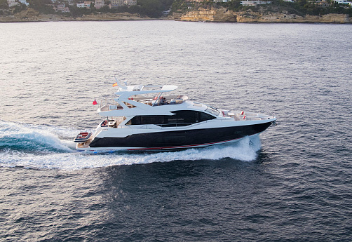 Яхта Sunseeker 76 2019 1