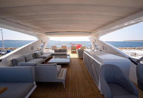Яхта Sunseeker 90 Ocean 2022 8