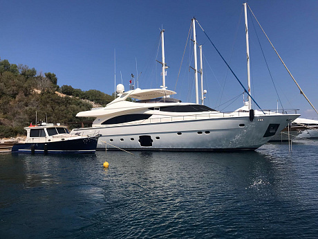 Яхта Ferretti 881 2012 1