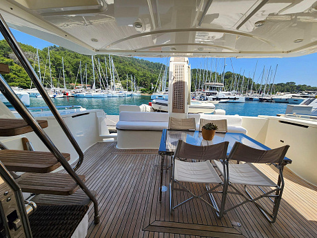 Яхта Ferretti 590 2004 11