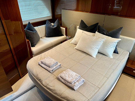 Яхта Princess V48 Open 2015 3