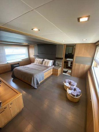 Яхта Ferretti Custom Line 100 2011 7