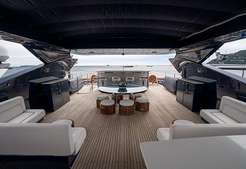 Яхта Sunseeker 116 2020 10