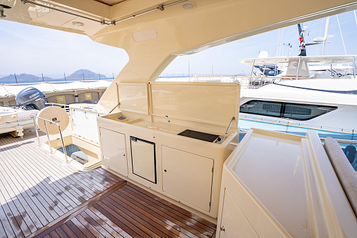 Яхта Ferretti Yachts Altura 840 2010 15