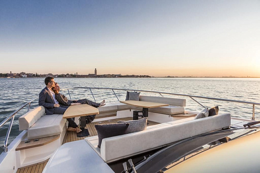 Яхта Ferretti 670 2023 3