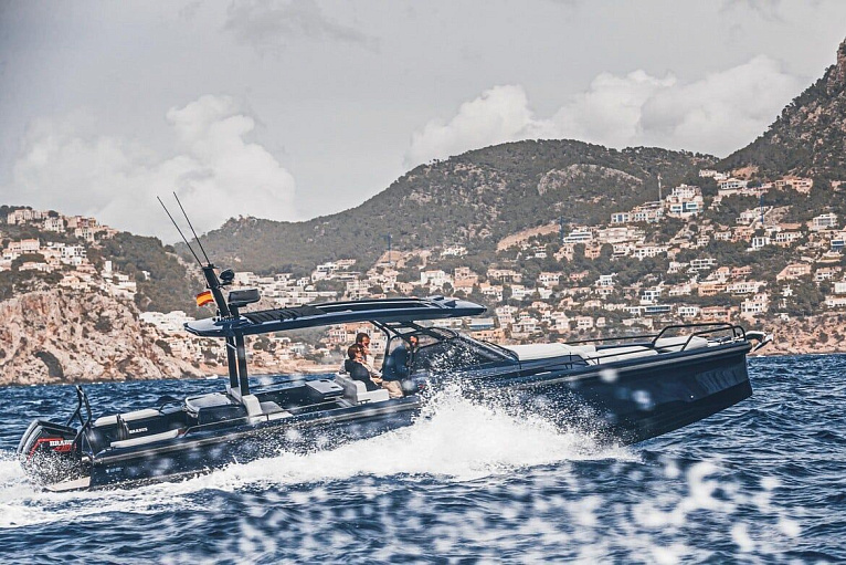 Brabus Shadow 900 XC Cross Cabin