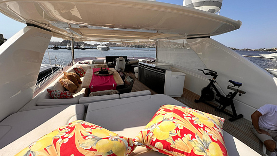 Яхта Princess Flybridge 88 2014 3
