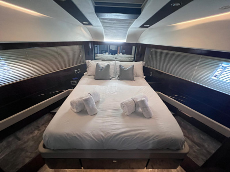 Яхта Fairline Squadron 65 2017 15