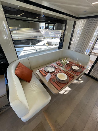 Яхта Absolute 62 Fly 2019 9