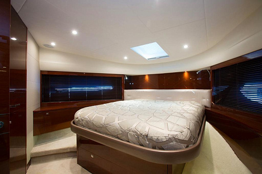 Яхта Princess Flybridge 82 2013 13