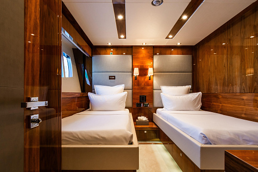 Яхта Sunseeker 115 Sport 2013 15