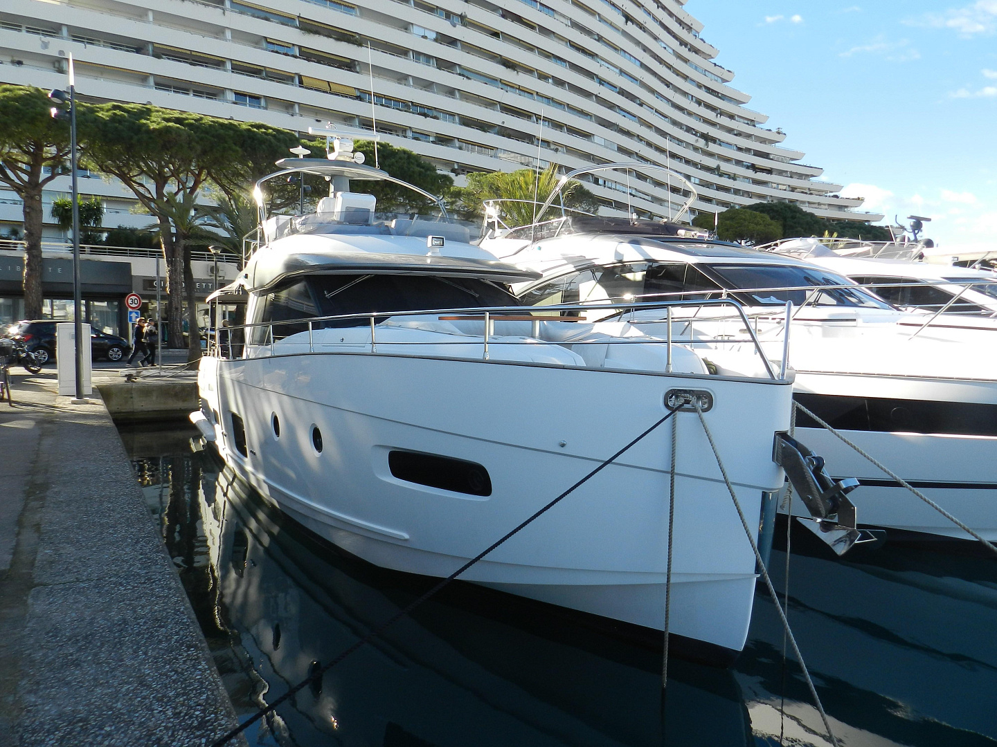 Azimut Magellano 53