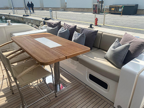 Яхта Fairline Squadron 65 2017 4