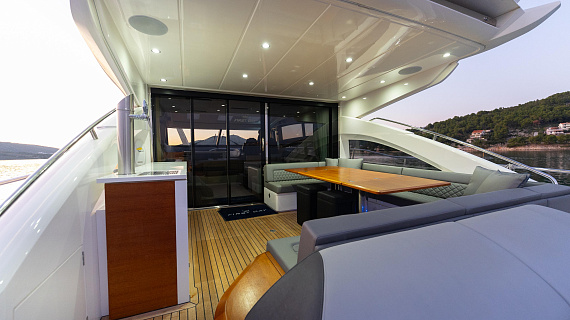 Яхта Princess V72 2012 5